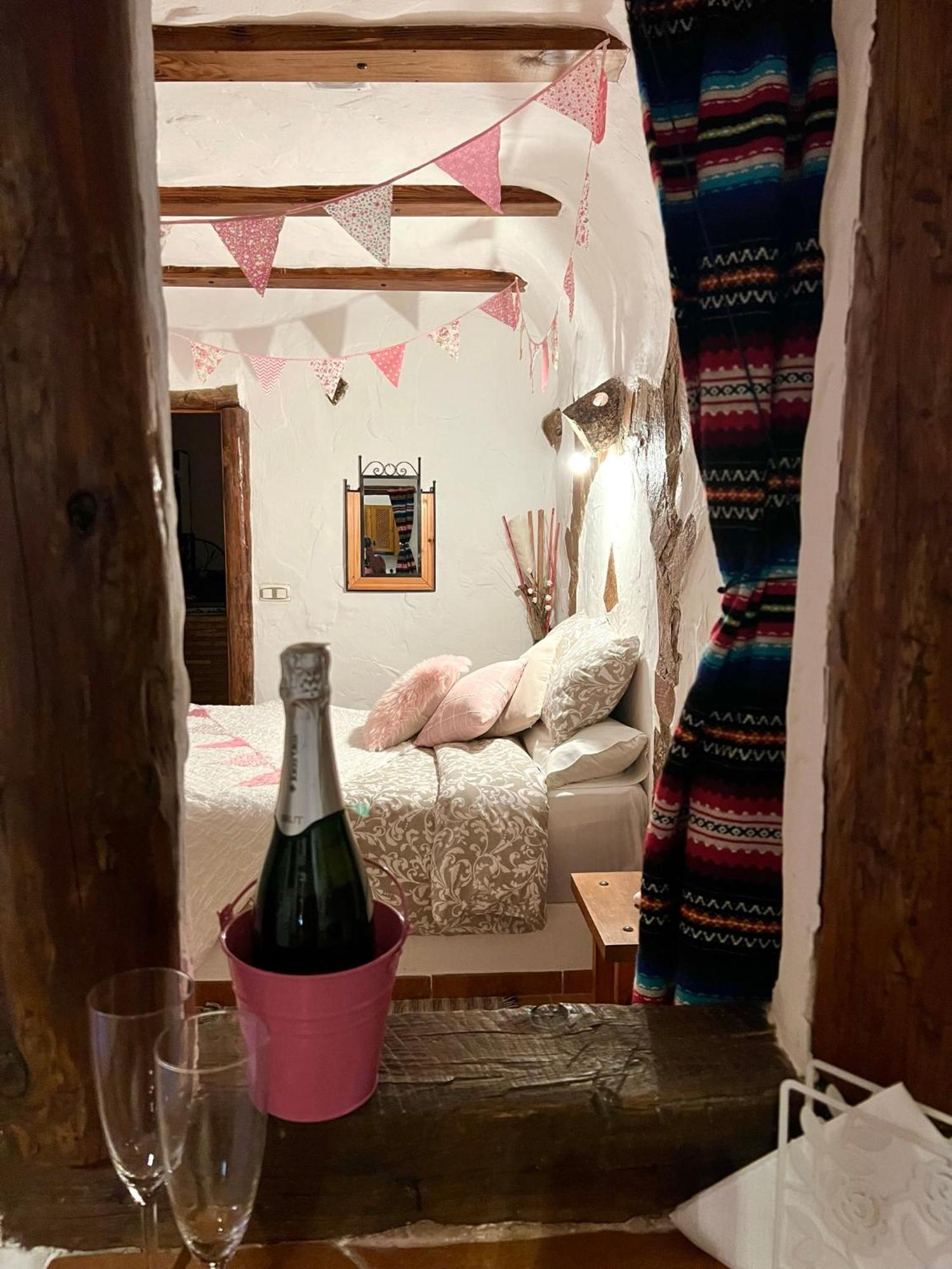 Cuevas De La Paz - Cave House Holidays Los Carriones Room photo