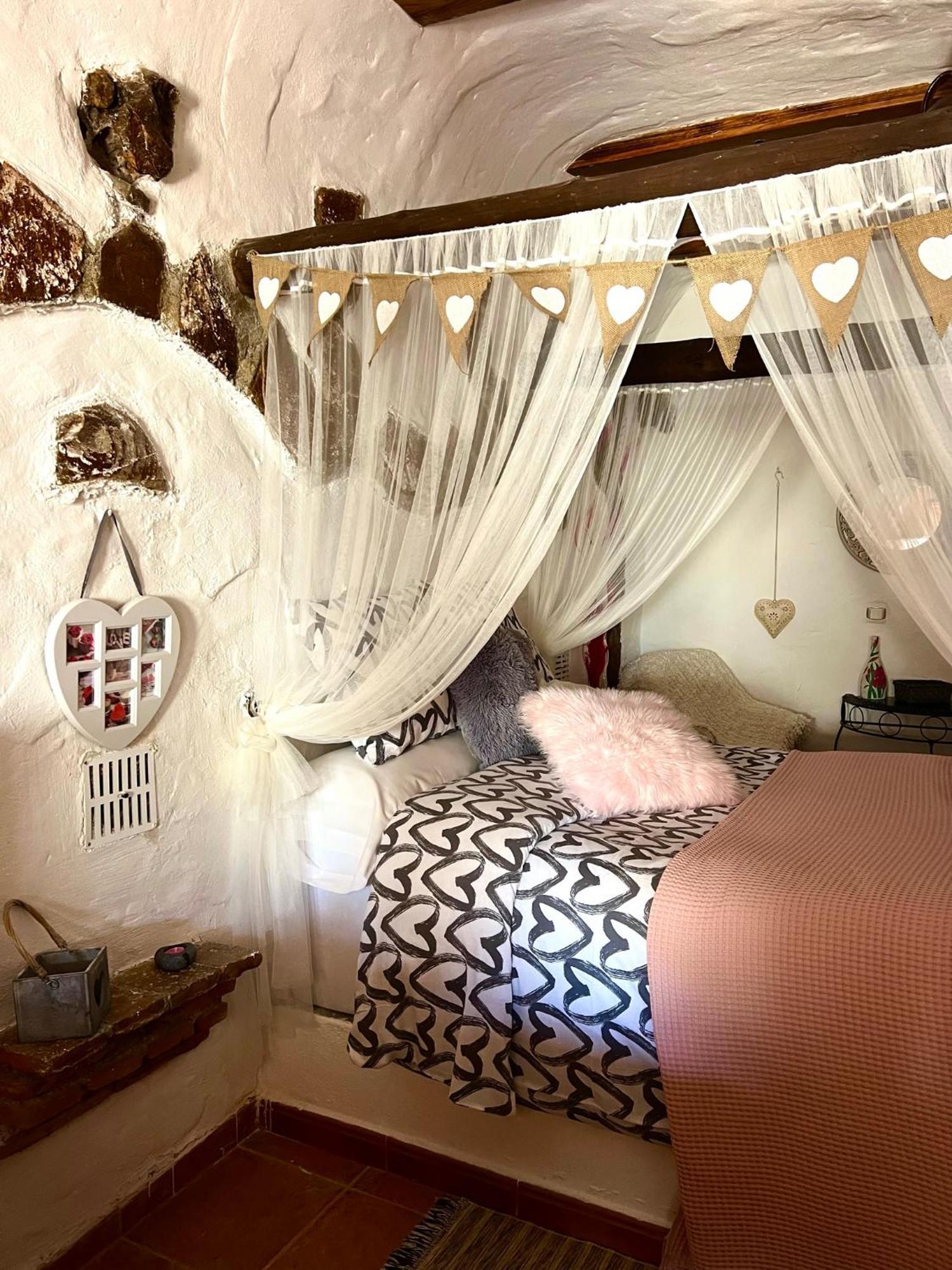 Cuevas De La Paz - Cave House Holidays Los Carriones Room photo