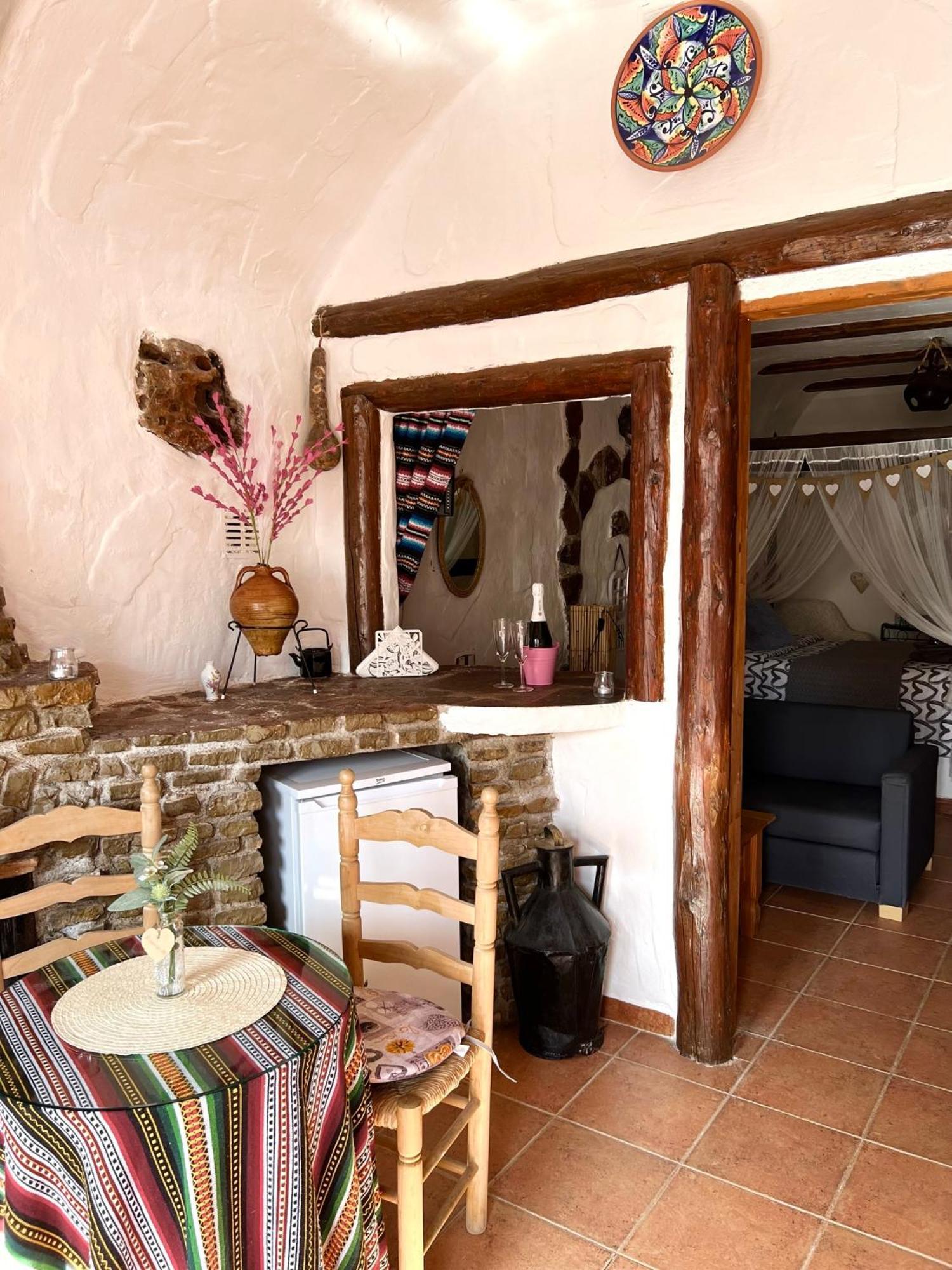 Cuevas De La Paz - Cave House Holidays Los Carriones Room photo